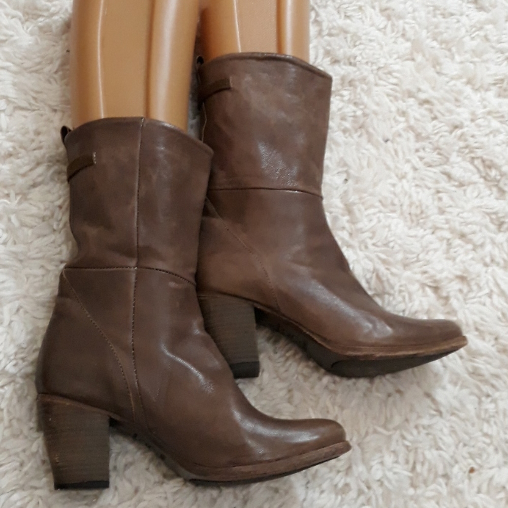 Humanoid Boots - image 2